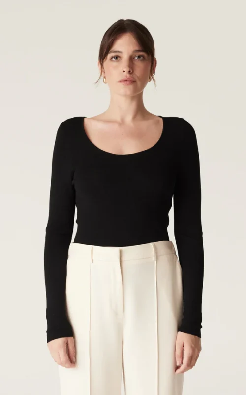 Superfine Merino Scoop | Black