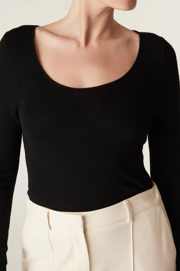 Superfine Merino Scoop | Black - Image 2