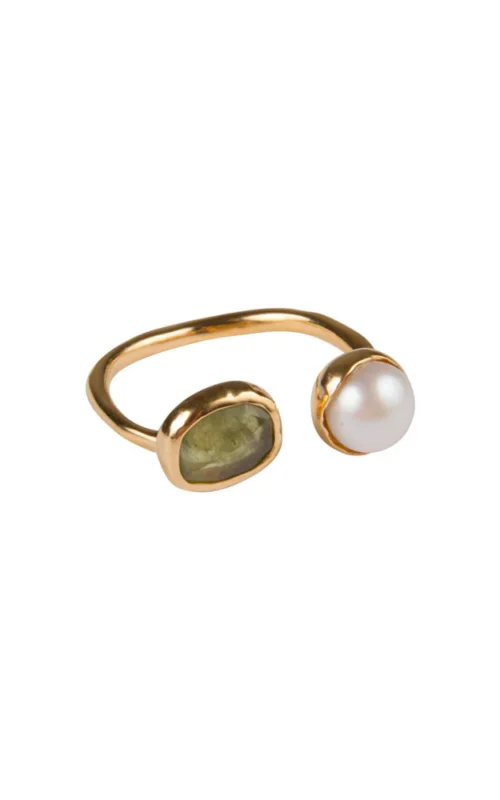Pearl and Sapphire Ring | Gold