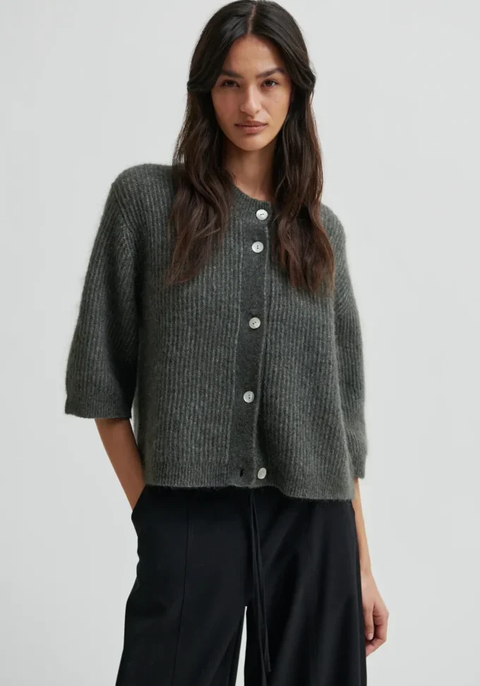 Andrea Cardigan Beluga 1