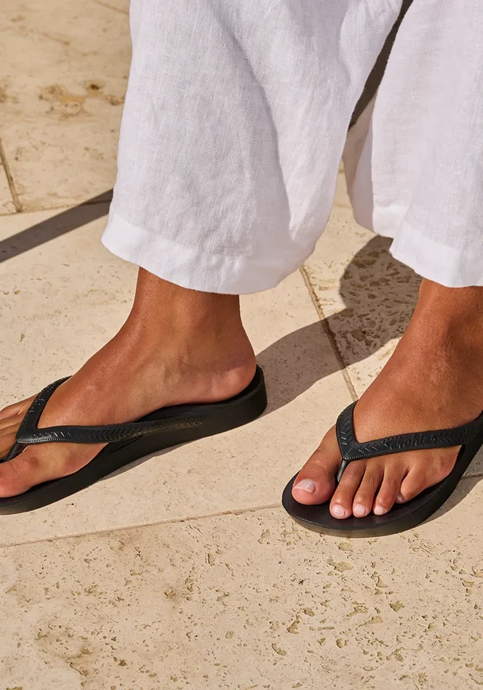 Arch Support Thongs Black 2