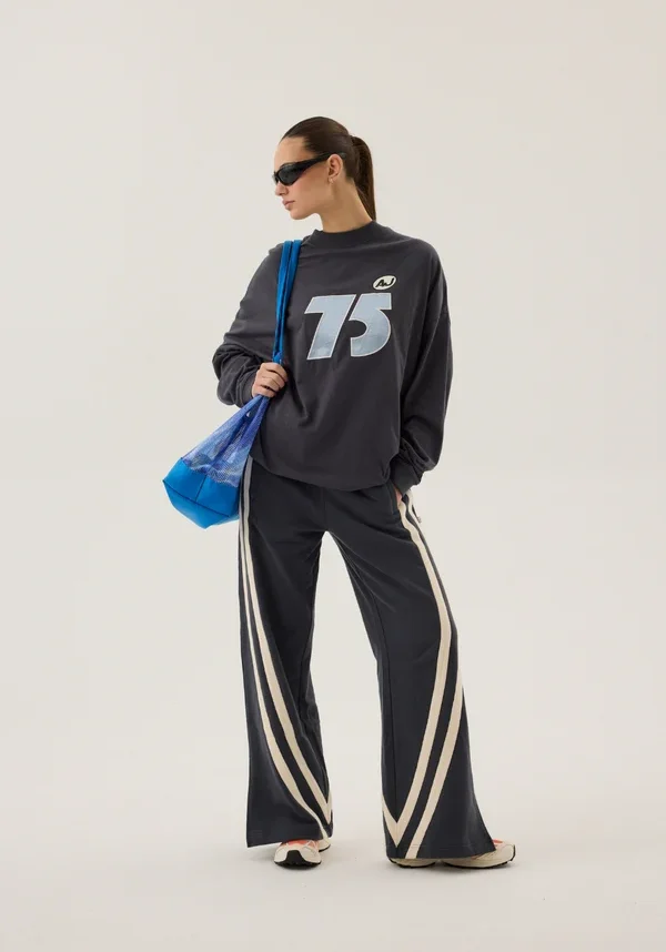 Races Trackpant Washed Black 6