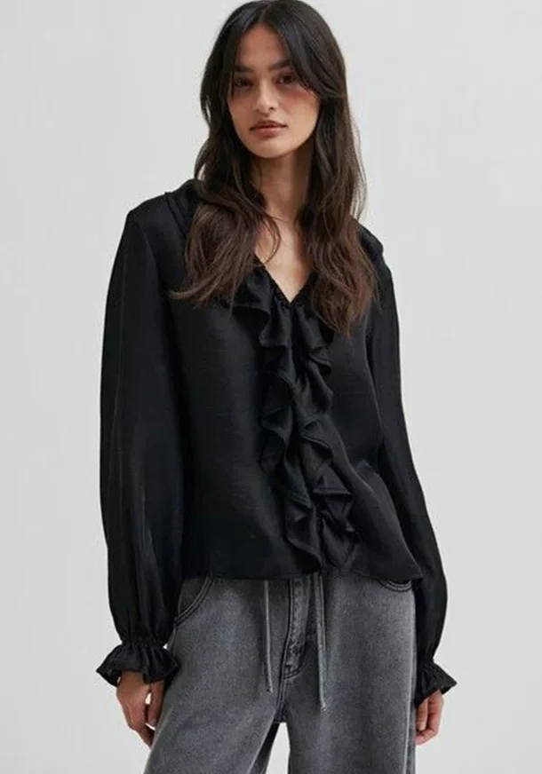 Saggie Ruffle Blouse Black 2