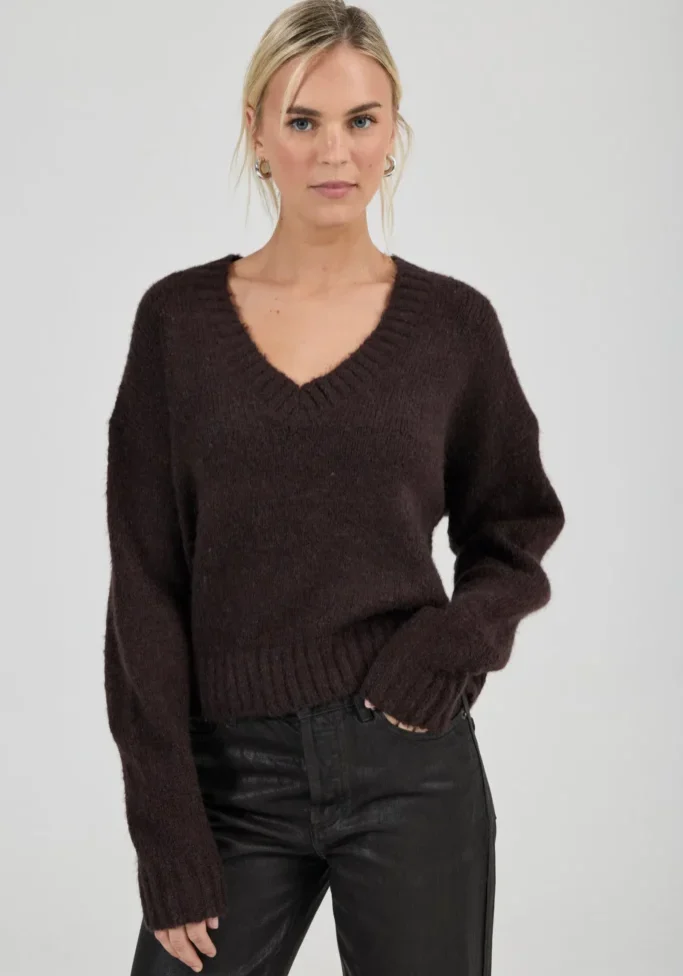 Tomboy V Neck Knit Espresso 1